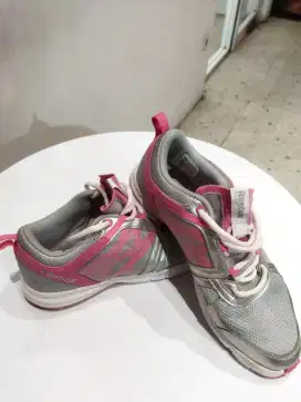 Sepatu running siz 38