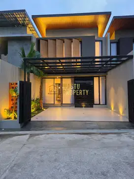 RUMAH BARU 2 LANTAI FULLY FURNISHED DEKAT STADION MAGUWOHARJO