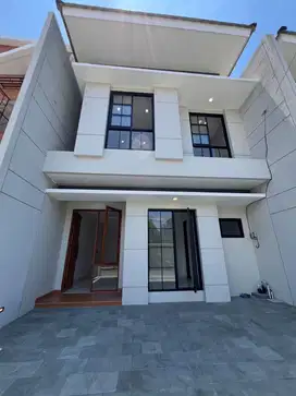 Rumah Babatan Pratama American Style Modern
