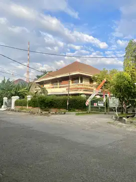 Puncak Permai jual rumah hook mewah strategis main road row jalan luas