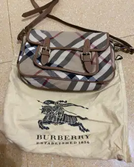 Messenger bag sling Burberry warna cokelat