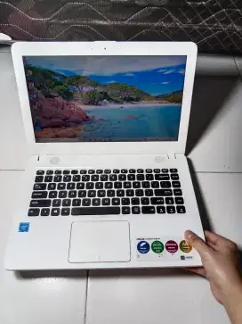 LAPTOP MURAH NORMAL SEMUA SIAP PAKAI MULUS SLIM