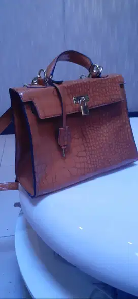 TAS KULIT WANITA HRMS BRKN