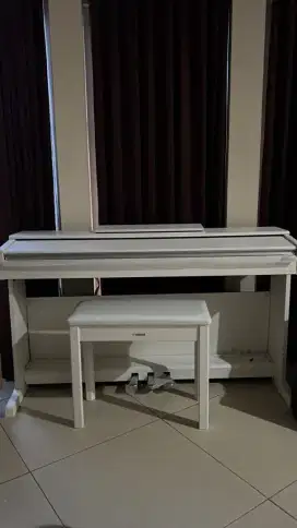 Piano Yamaha type YDP 145 warna putih