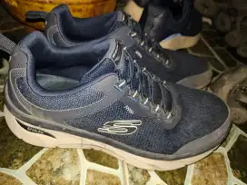 Skecher ukuran 45