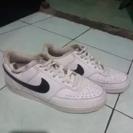 Preloved nike court vision ori size 44, ada bonusnya.