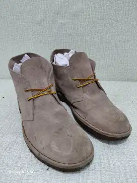 Clarks chukka boots kulit suede tapak latek
size 44 insole 28 cm