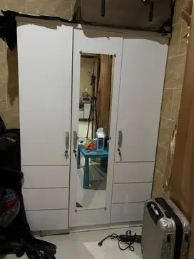 Jual Lemari 3 pintu like New