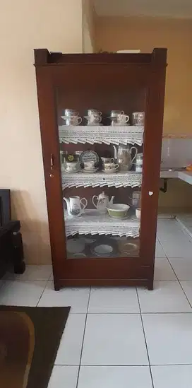 Dijual lemari hias antik