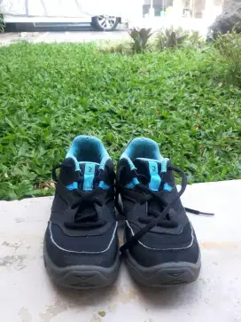 Sepatu anak Quechua original