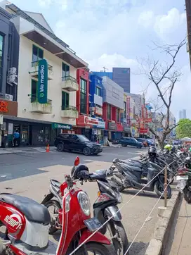 Dikontrakan jl Boulevard timur 140jt/tahun