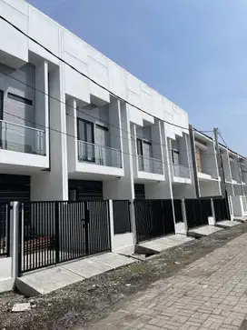 Rumah Split Level Di Rungkut Modern Dekat UPN Gununganyar