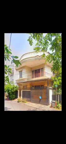 Dijual Rumah Cantik 5 BR Strategis di Sunter