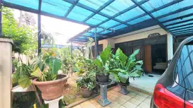 Rumah Bangunan Lama Lokasi Nyaman Pesanggrahan  3257