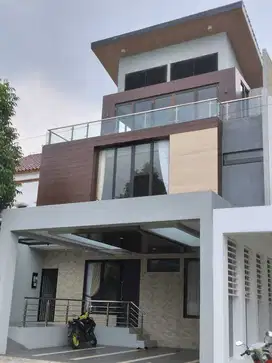 Disewakan Rumah Pemandangan Gunung ada Kolam Renang di Sentul City