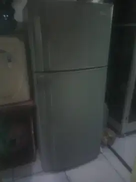 Kulkas sharp 2 pintu