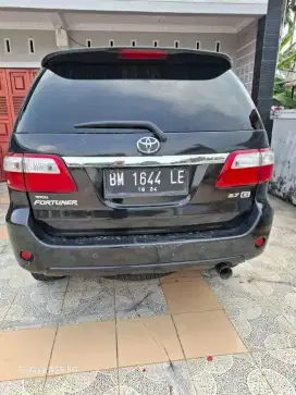 Toyota Fortuner 2.7 G Bensin 2010 hitam