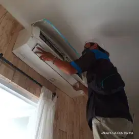 SERVICE AC BONGKAR PASANG AC, CUCI AC TAMBAH FREON DLL