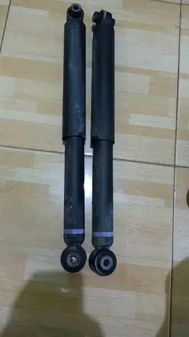 Shock belakang sigra