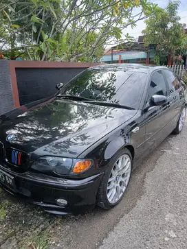 BMW 318i 2002 Bensin
