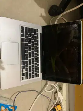 Laptop mati apple