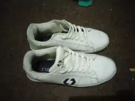 sepatu casual  pria