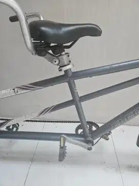 Sepeda tandem ( gandeng)