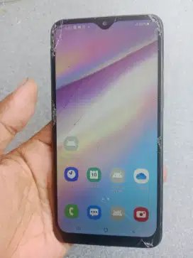 Samsung a10s. Ram 2/32gb. Minus retak.