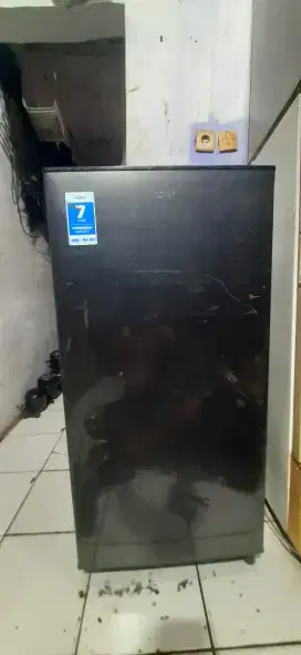 Kulkas 1 pintu AQUA GRATIS ANTAR