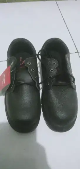 Sepatu merk CHEETAH