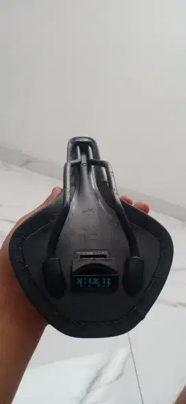 Saddle fizik R6