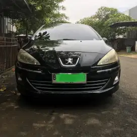 Di jual mobil peugeot 408 Hitam 2013