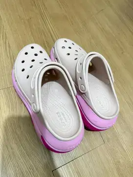 Sendal crocs pink