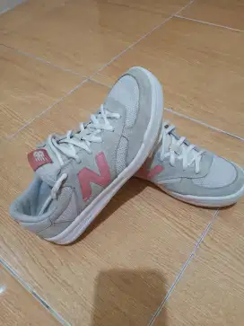 Sepatu new balance NB pink seri 300