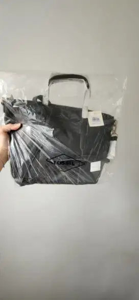Tas sling merek Fossil beli di USA