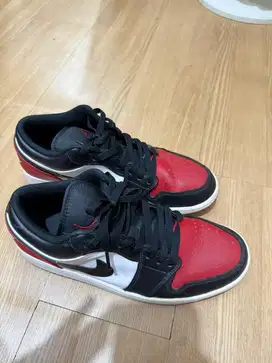Sepatu jordan merah