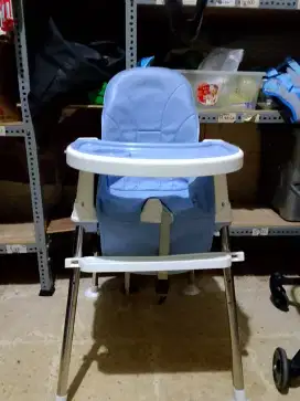 Kursi makan bayi