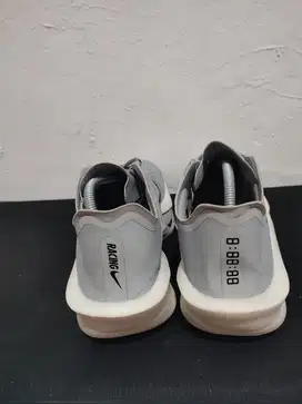 Sepatu Running Nike 44 28cm