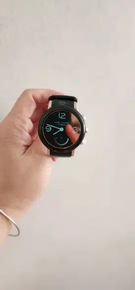 Jam tangan fashion wanita merek Marc Jacobs
