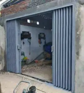 Rolling door galvanis folding gate