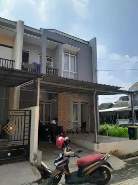 Dijual Rumah hook 2 lantai