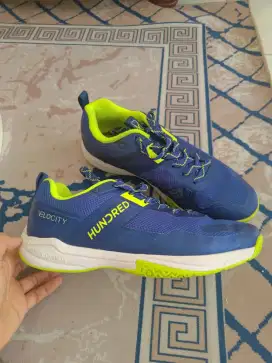 Prelove sepatu badminton hundred