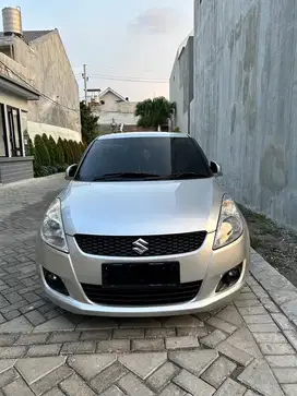 Suzuki swift GX matic 2013