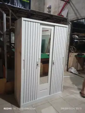 Lemari pakaian pintu 3 besi anti rayap