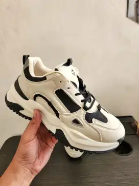 Sepatu Sneakers Sport TUTA