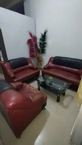 Di jual sofa satu set dan mejanya