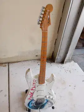 Miniatur gitar listrik