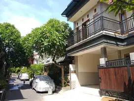 AMR-018.PRD | For Yearly Rent Rumah Furnished 3 KT di Perum Batubulan
