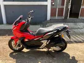 Dijual cepat motor Adv Merah hitam 2019 kilometer rendah