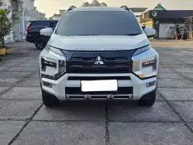 Xpander cross premium package 2023/2024 putih